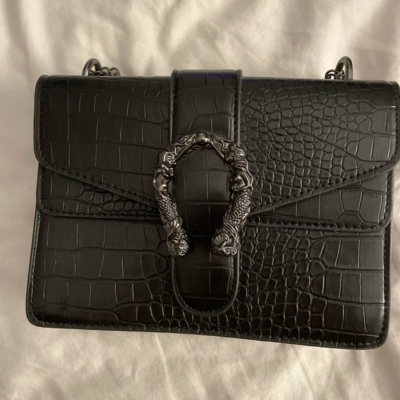 Handbags - Black Horseshoe Purse